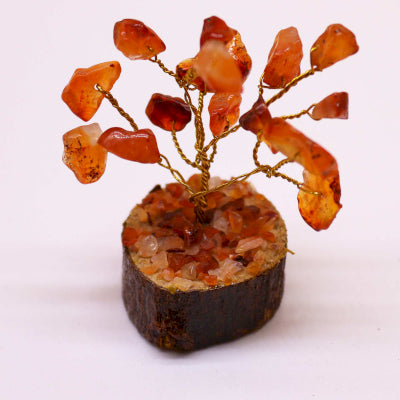 Mini-Edelsteinbäume auf Holzsockel – Karneol (15 Steine)