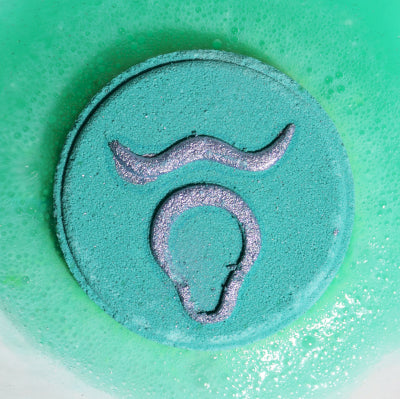 Set aus Badesprudlern mit Sternzeichen und Horoskop – Stier