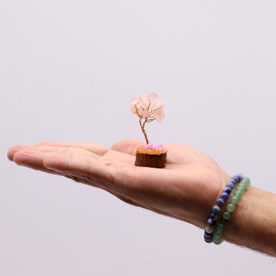 Mini-Edelsteinbäume auf Holzsockel – Rosenquarz (15 Steine)