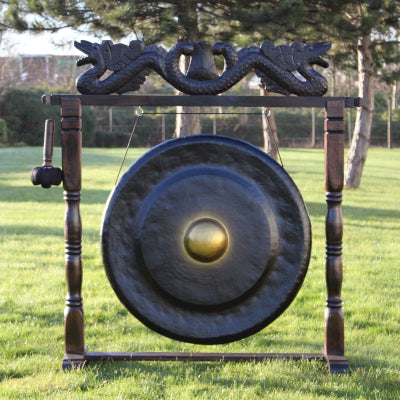 Großer Gong in braunem Antikständer – 80 cm – Schwarz