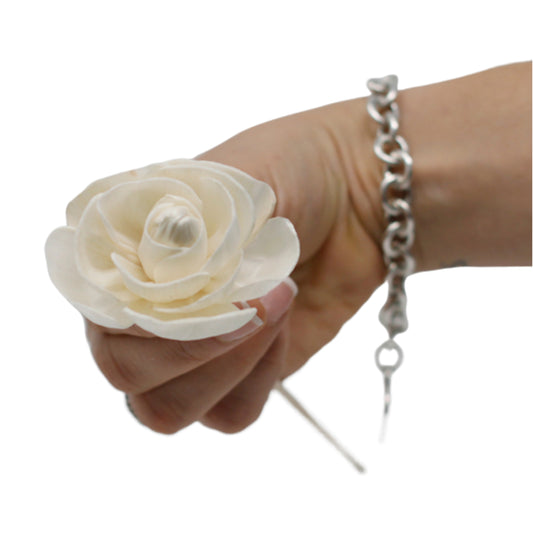 Natürliche Diffusorblume – Rose auf Schilfrohr