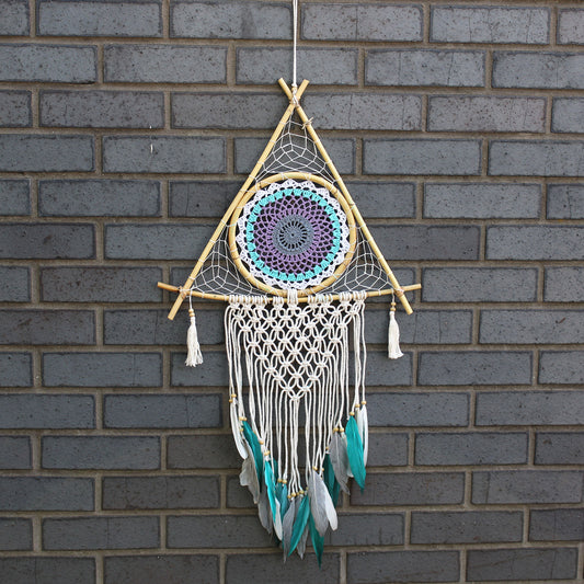 Schutz Traumfänger – Große Makramee-Pyramide, Weiß/Türkis