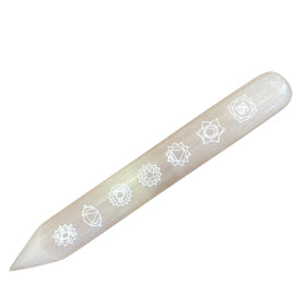 Selenitstab – (Spitze an einem Ende) 7 Chakra (14–16 cm)