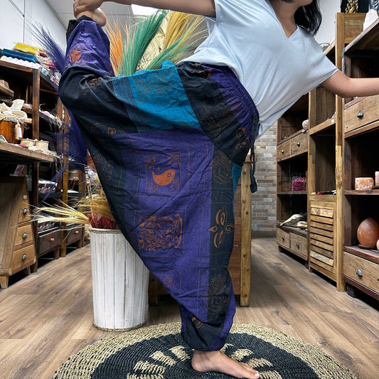 Yoga- und Festivalhose – Aladdin Himalayan Print auf Lila
