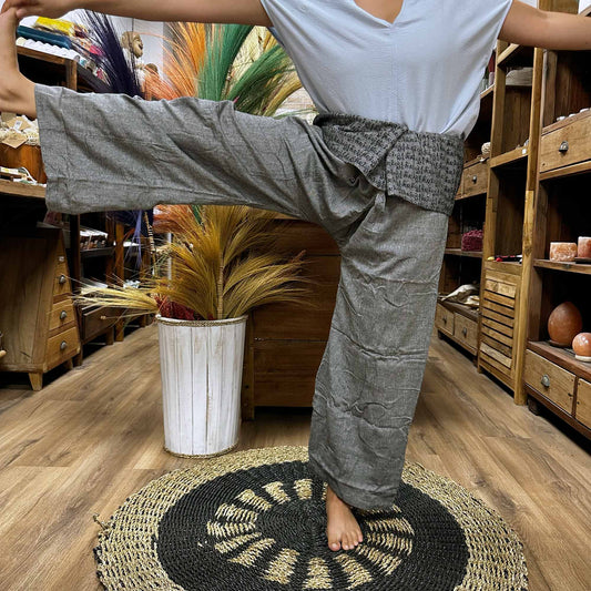 Yoga- und Festivalhosen – Thai Fisherman Mandala Mantra auf Grau