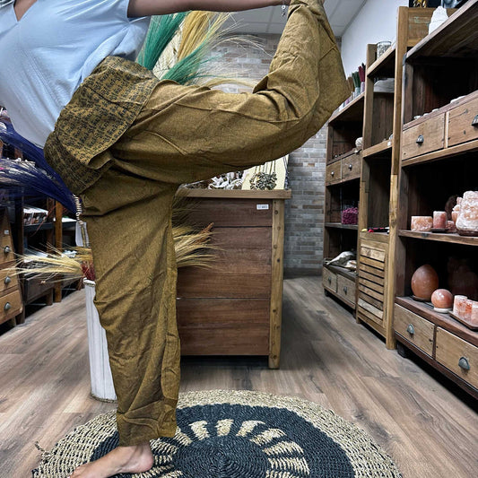 Yoga- und Festival-Hosen – Thailändisches Fischer-Mandala-Mantra auf Orange