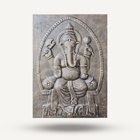 Großer Ganpati-Eisenrahmen, antikes Goldrelief – 0,7 x 1 m