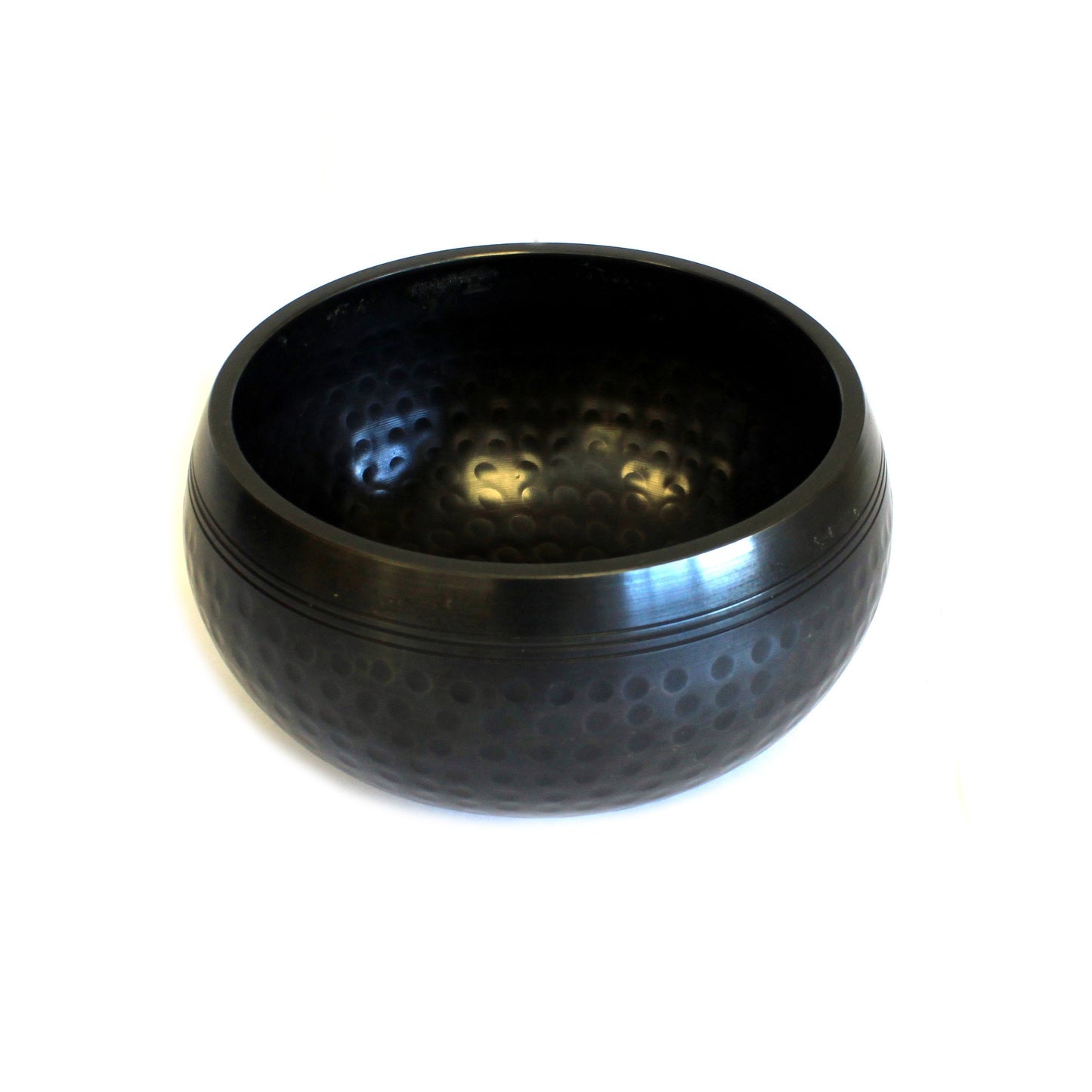 Small black beaten bowl – 14 cm