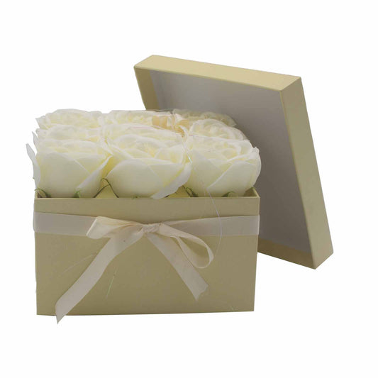 Seifenblumen Geschenks Bouquet - 9 Cream Rosen - Quadrat