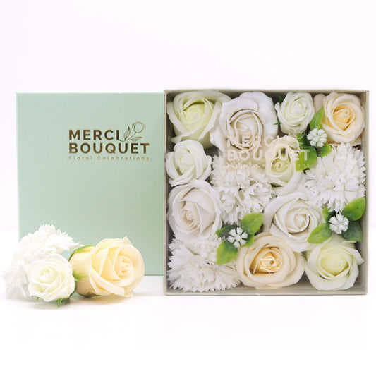 Seifenblumen-Geschenkbox – Wedding Blessings White & Ivory (Quadrat Box)