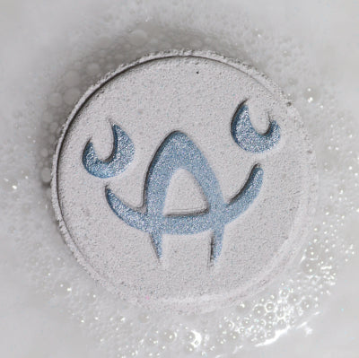 Set aus Badesprudlern mit Sternzeichen und Horoskop – Krebs